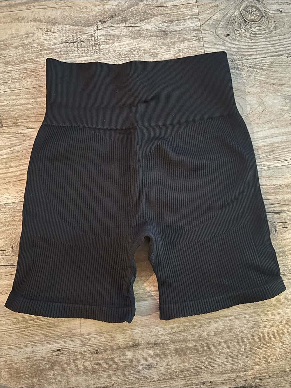 Vanquish Ribbed Seamless
Black Shorts - Picture 2 of 3